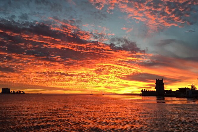 Golden Hour Boat Tour - Sailing by the Monuments with Wine - The National Pantheon and Its Stories