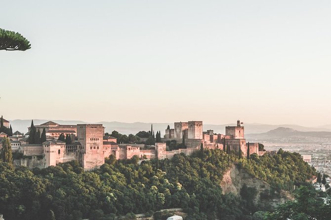 Golden Hour in Granada: Sunset Walking Tour with Play Granada - Visiting the Mirador de Los Carvajales