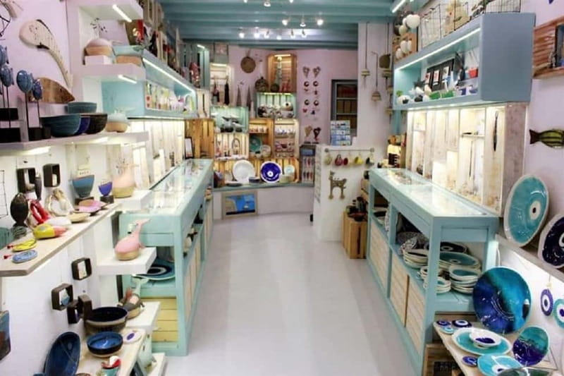 Golden Hour Walk & Shop in Mykonos Town - The Guides Role and Tour Experience