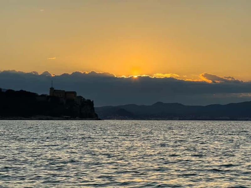 Golf Juan: Sunset Sailing Cruise with aperitif at the Island - Golf Juan Sunset Sailing Cruise with Aperitif at the Island