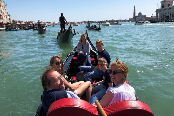 Gondola Ride and St Mark's Basilica Tour - The Guide’s Role: Expertise and Challenges
