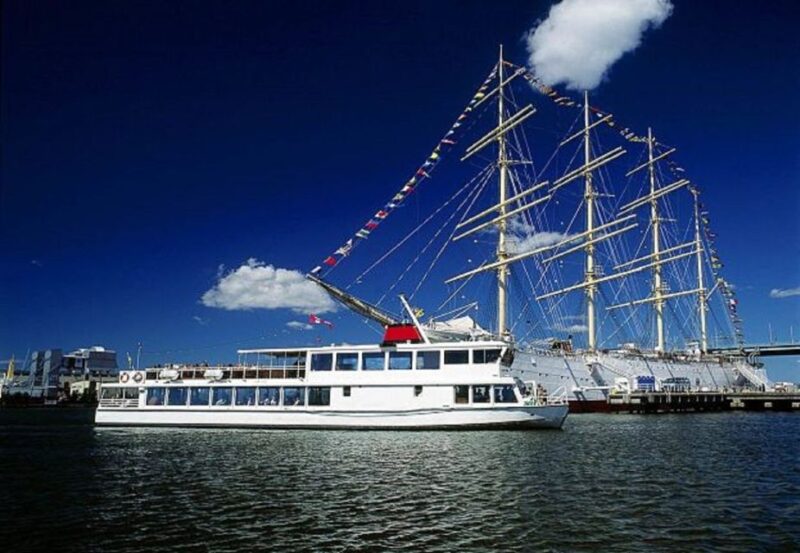 Gothenburg: 4-Hour Guided Boat Tour to Vinga Island - The Guided Commentary and Tour Atmosphere