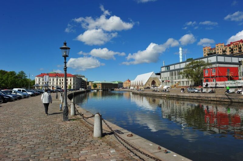 Gothenburg: Express Walk with a Local in 60 minutes - Tasting Local Culture and Food Recommendations