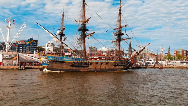 Gothenburg: Guided Walking Tour in Ukrainian - Booking and Cancellation Policies