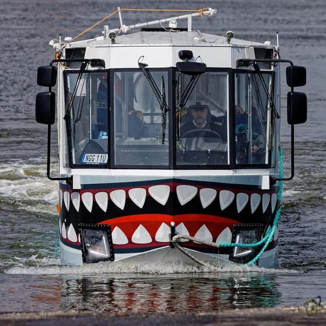 Gothenburg: Land & Water Amphibious Bus Sightseeing Tour - The Water Landing and Return to Land