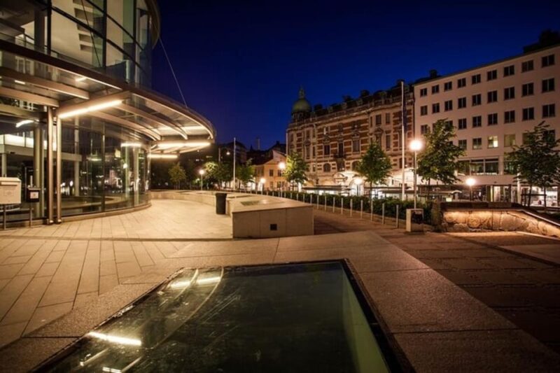 Gothenburg : Must-See Attractions Walking Tour - Walking Along Kungsportsavenyen: Gothenburg’s European Boulevard