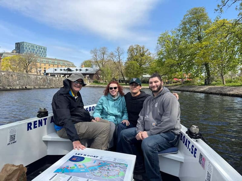 Gothenburg: Private Göta Älv Boat Tour with Pickup - Considerations from the Review Perspective