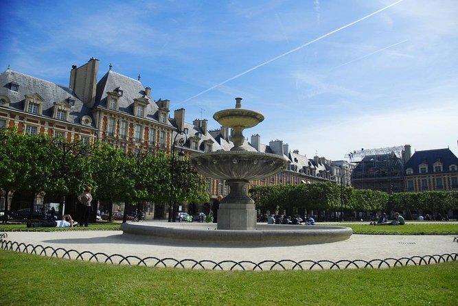 Gothic Paris - Castles & Cathedrals (Marais History Walk-Small Group Tour) - The Guide’s Approach and Personal Touch