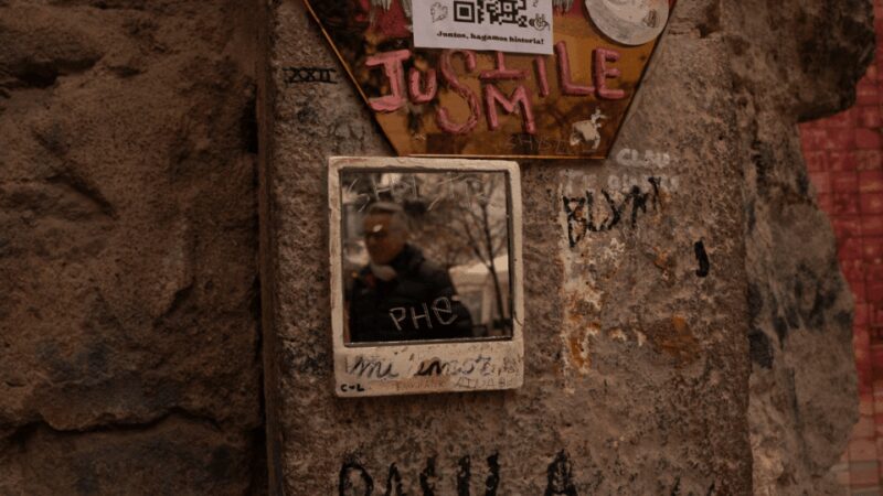 Gothic Quarter and Born District: Photographic Workshop - Reflecting and Creating Your Personal Barcelona Postcard