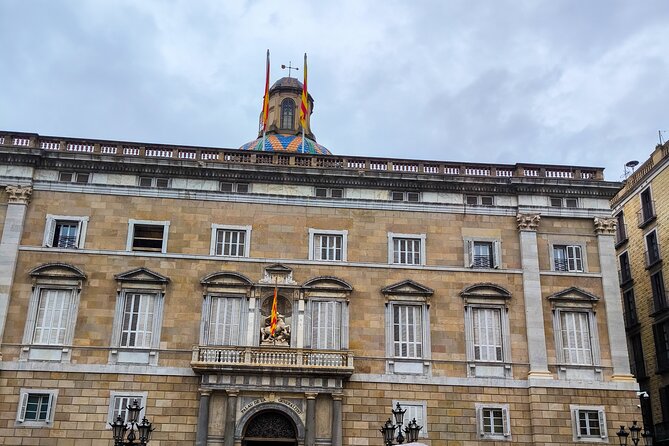 Gothic Quarter and Gaudí Small-Group Tour - Practicalities: Meeting Points and Group Size