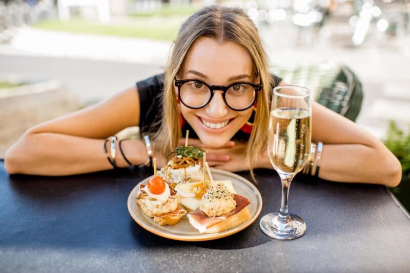 Gothic Quarter: Gourmet Food Private Tour & Sagrada Familia - Tasting Pinxos and Tapas in Intimate Venues