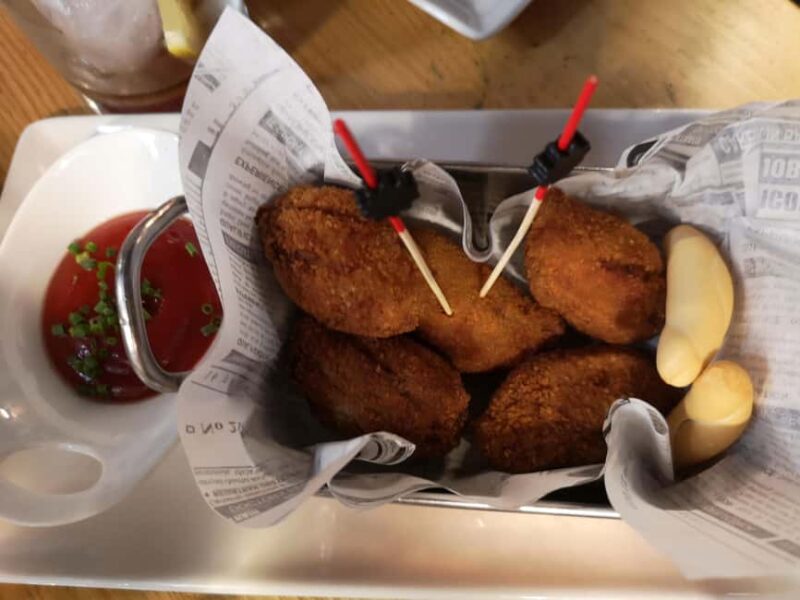 Gothic Quarter: Gourmet Food Private Tour & Sagrada Familia - Ending with Crispy Churros and Thick Hot Chocolate