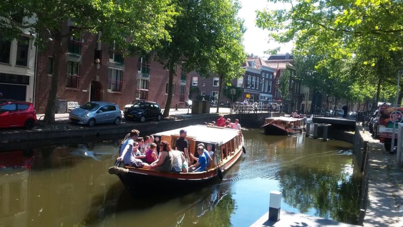 Gouda: Historical Canal Cruise - The Experience of Navigating Gouda’s Waterways