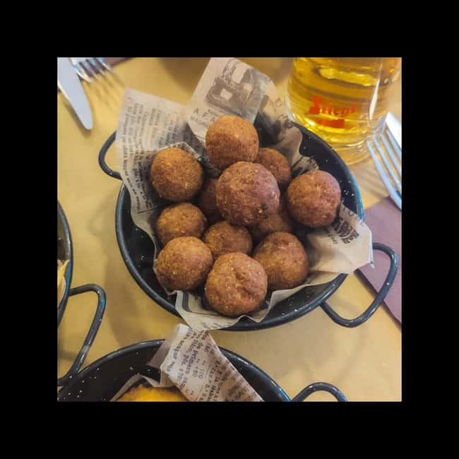 Gourmet Pizza Experience with Drinks and Dessert in Lecce - The Heart of the Meal: Mozzarella, Cured Meats, and Vegetables