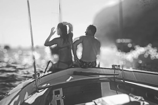 Gozzo Capri Vintage Sea Tour - Capri’s Sea Caves and Rocky Coastline: What You’ll See