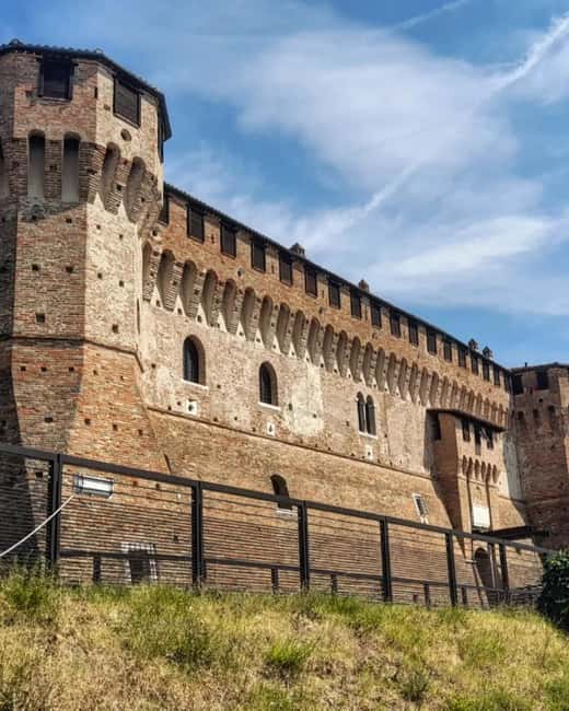 Gradara: Entry Ticket to Rocca with Audio Guide App - Key Points