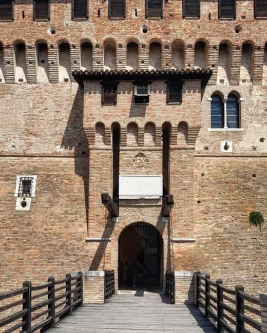 Gradara: Entry Ticket to Rocca with Audio Guide App - Exploring Gradara’s Medieval Fortress and Its Architecture