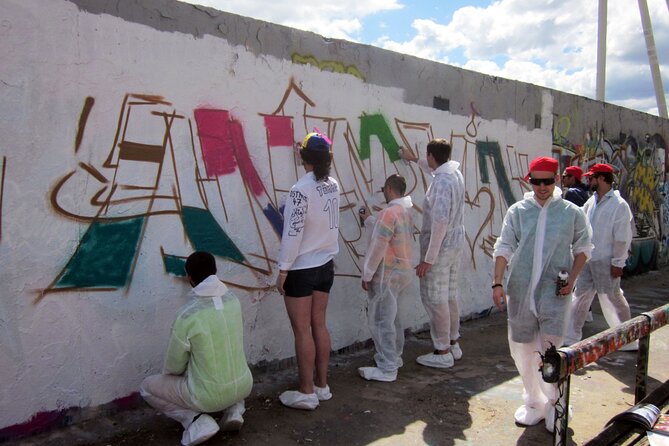 Graffiti Workshop Berlin with professional graffiti artists - Meeting Point and Schedule at Berlins Mauerpark