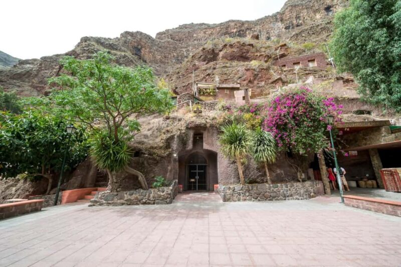 Gran Canaria: Poema del Mar Aquarium & Guayadeque Tour - Discovering Guayadeque Canyon and its Cave Homes