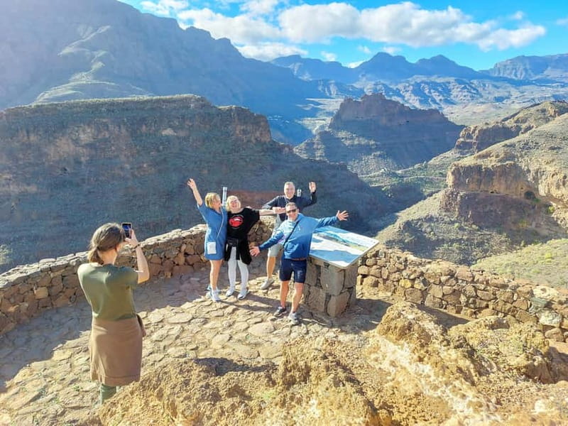 Gran Canaria: Red Gorge, Cave, Oasis Adventure Tour & Picnic - Scenic Stops and Photo Opportunities