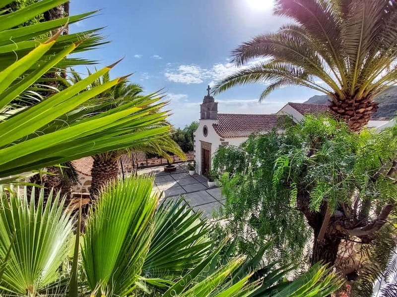 Gran Canaria: Red Gorge, Cave, Oasis Adventure Tour & Picnic - Guides and Local Expertise