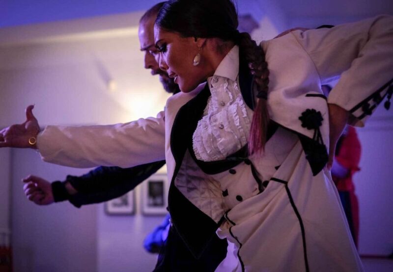 Granada: 1-Hour Traditional Flamenco Show - Key Points