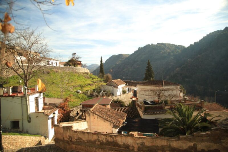 Granada: Albaicin and Sacromonte E-Bike Tour - The Experience with Expert Guides: Recognized for Knowledge and Friendliness