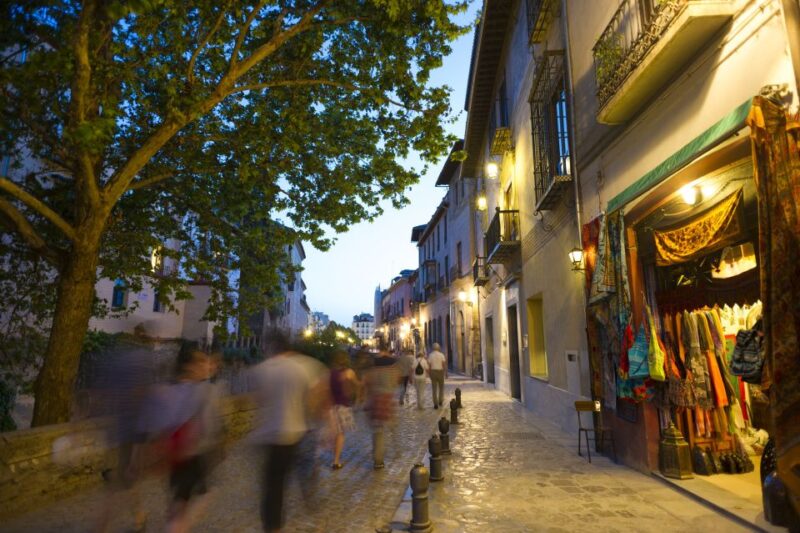 Granada: Albaicin and Sacromonte Evening Walking Tour - Practical Aspects and Accessibility