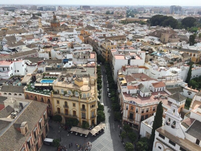 Granada: Albaicin and Sacromonte Guided Walking Tour - Key Points