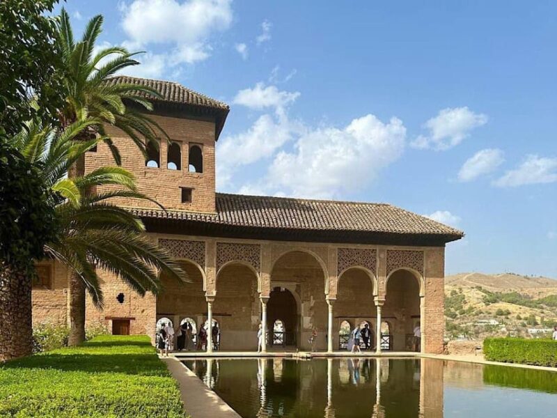 Granada: Albaicin and Sacromonte Guided Walking Tour - Panoramic Views of the Alhambra from San Nicolás