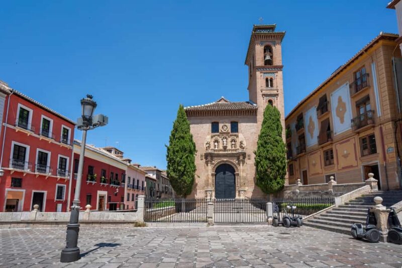 Granada: Albaicín and Sacromonte Guided Walking Tour - The Guide’s Style and Guest Experience