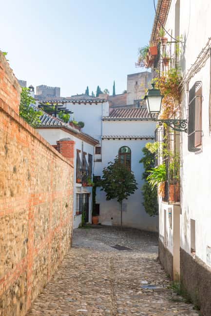 Granada: Albaicín and Sacromonte Guided Walking Tour - Practical Details and Meeting Point