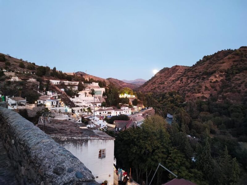 Granada: Albaicín and Sacromonte Sunset Tour & Flamenco Show - The Magic of the Sunset Viewpoint