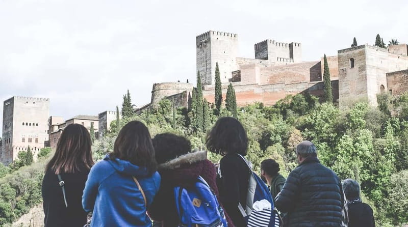 Granada: Albayzin and Sacromonte Hybrid Walking Tour - Discover Granada with a 2-Hour Hybrid Walking Tour of Albayzin and Sacromonte