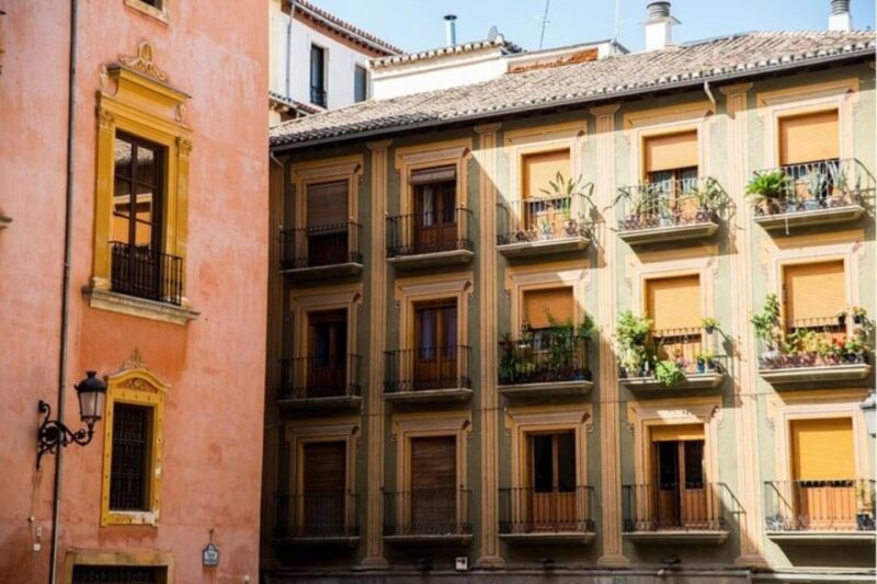 Granada : Albayzin and Sacromonte Walking Tour - Customization and Personal Attention