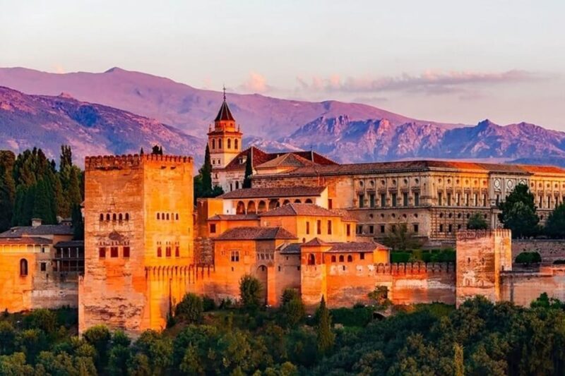 Granada : Albayzin and Sacromonte Walking Tour - Logistics, Accessibility, and Practicalities