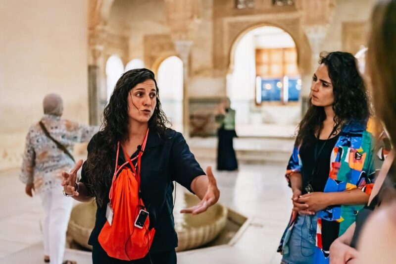 Granada: Alhambra and Nasrid Palaces Guided Tour at Night - Practicalities of the Night Tour Experience