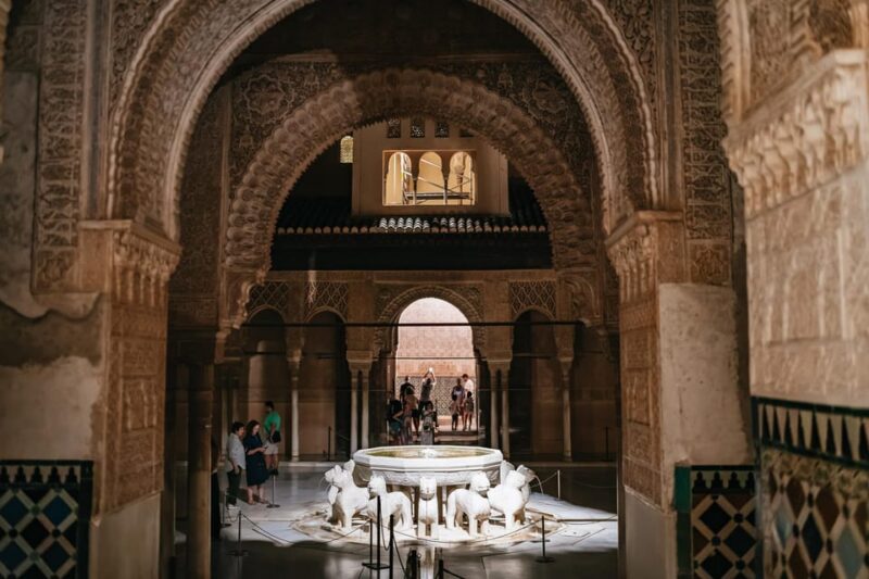 Granada: Alhambra and Nasrid Palaces Guided Tour at Night - What’s Included and What to Expect