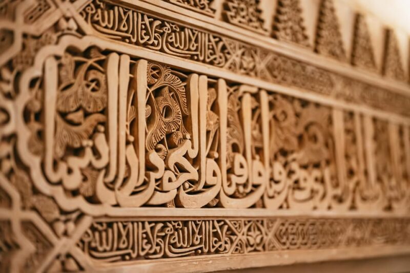 Granada: Alhambra and Nasrid Palaces Guided Tour at Night - Accessibility and Physical Requirements