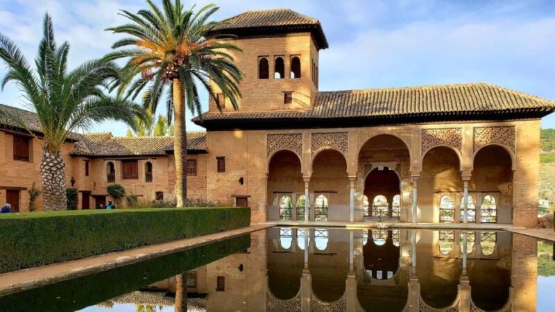 Granada: Alhambra and Nasrid Palaces Tour without Tickets - Accessibility and Practical Tips