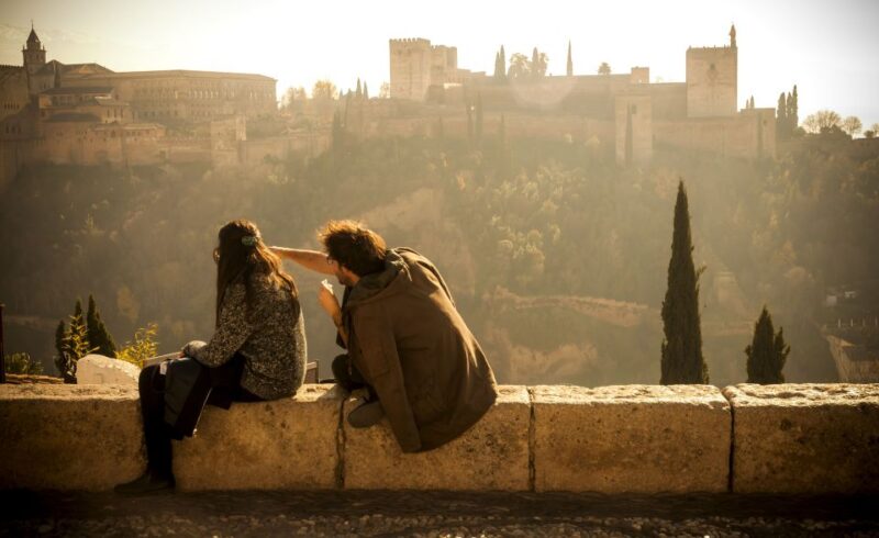 Granada: Alhambra, Cathedral, Royal Chapel and Albayzin tour - Experience Granada’s Iconic Heritage in Two Days