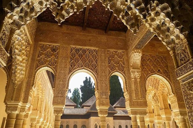 Granada: Alhambra Comlex + Nasrid Palaces + Alcazaba Guided Tour - Exploring the Iconic Alhambra Complex