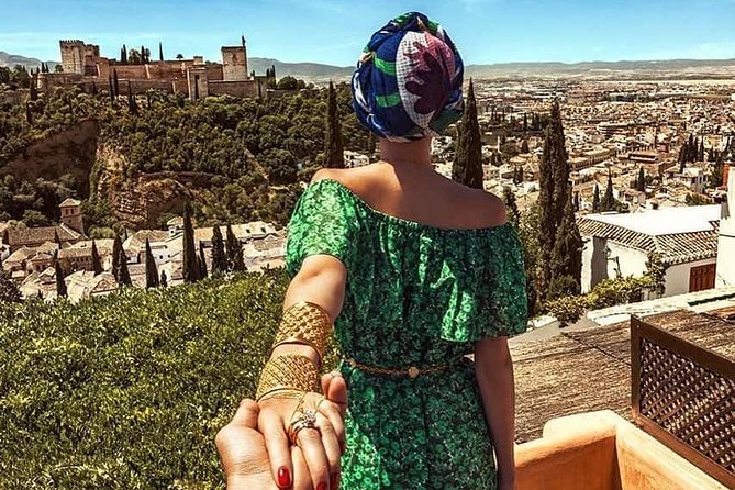 Granada: Alhambra Comlex + Nasrid Palaces + Alcazaba Guided Tour - The Scenic Alhambra Forest and Surroundings
