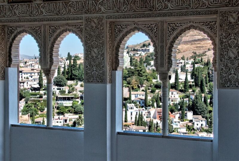 Granada: Alhambra Complex Guided Tour with Ticket - Discovering the Nasrid Palaces, the Crown Jewel of the Alhambra