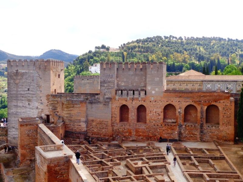 Granada: Alhambra Complex Guided Tour with Ticket - Climbing the Alcazaba for Panoramic Views