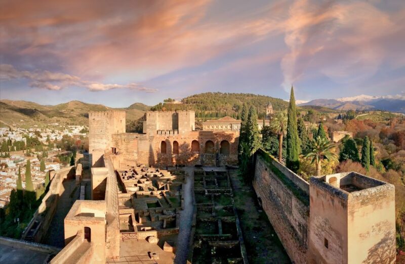 Granada: Alhambra Fast-Track Guided Tour - Discover the Alhambra with a Fast-Track Guided Tour in Granada