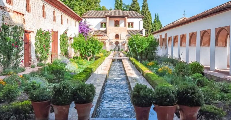 Granada: Alhambra Gardens and Generalife Ticket - Physical Accessibility and Visitor Requirements