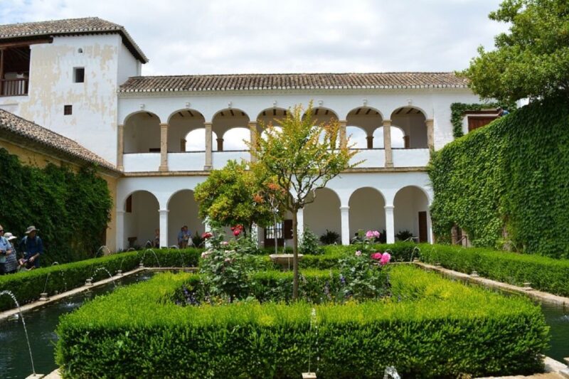 Granada: Alhambra Gardens, Generalife & Alcazaba Guided Tour - Limitations and Considerations