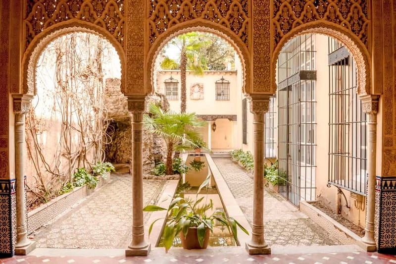 Granada: Alhambra & Gardens Tour w/Nasrid Palaces Option - The Tour’s Strengths and Limitations