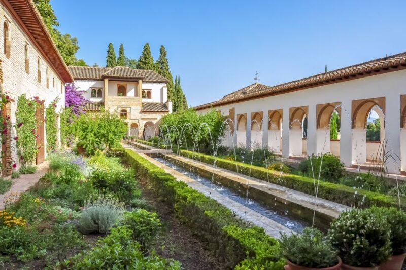 Granada: Alhambra Guided Tour and Arabian Bath and Massage - Relaxing in the Arabian Hammam